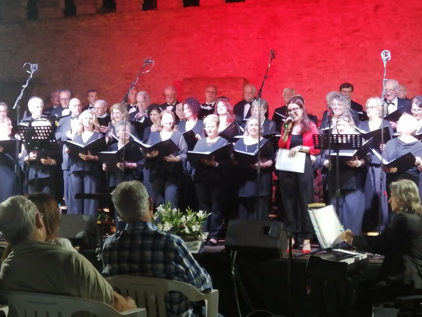 Emozioni ai Giardini d'Avalos grazie al coro "Giacomo Puccini" di Chieti 