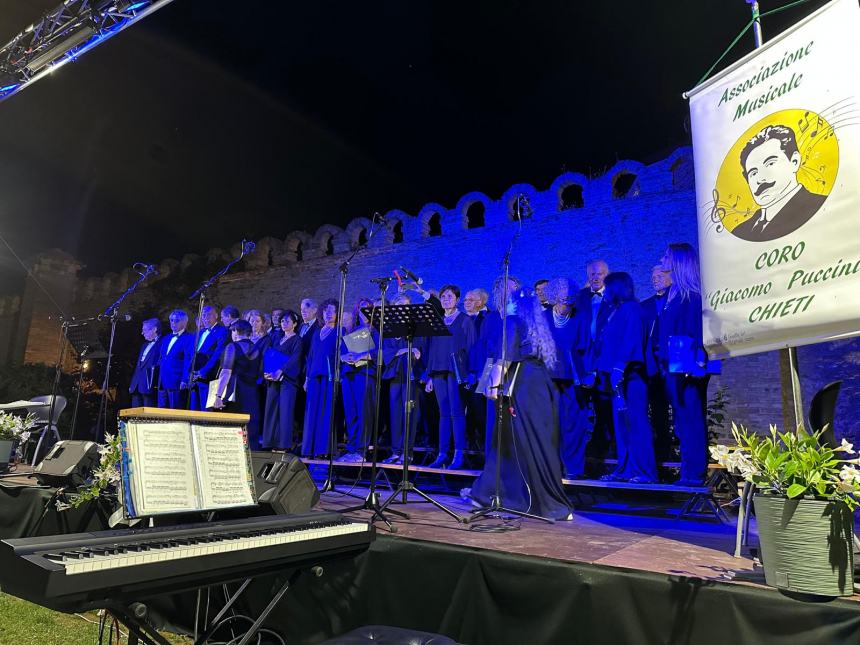 Emozioni ai Giardini d'Avalos grazie al coro "Giacomo Puccini" di Chieti 