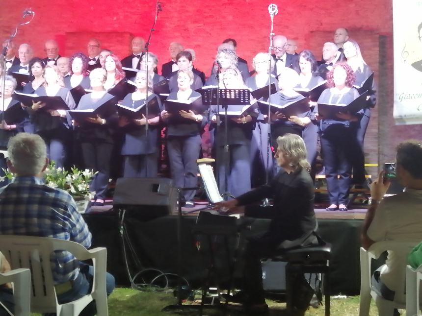 Emozioni ai Giardini d'Avalos grazie al coro "Giacomo Puccini" di Chieti 