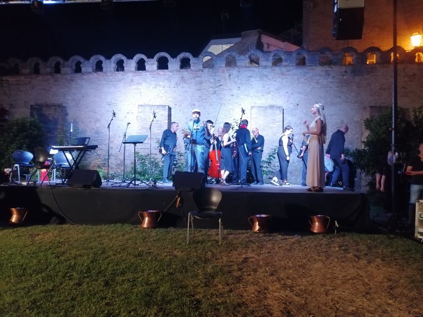 Emozioni ai Giardini con "Borgh'n Folks", organizzato a Vasto da "Voci del Vastese" 