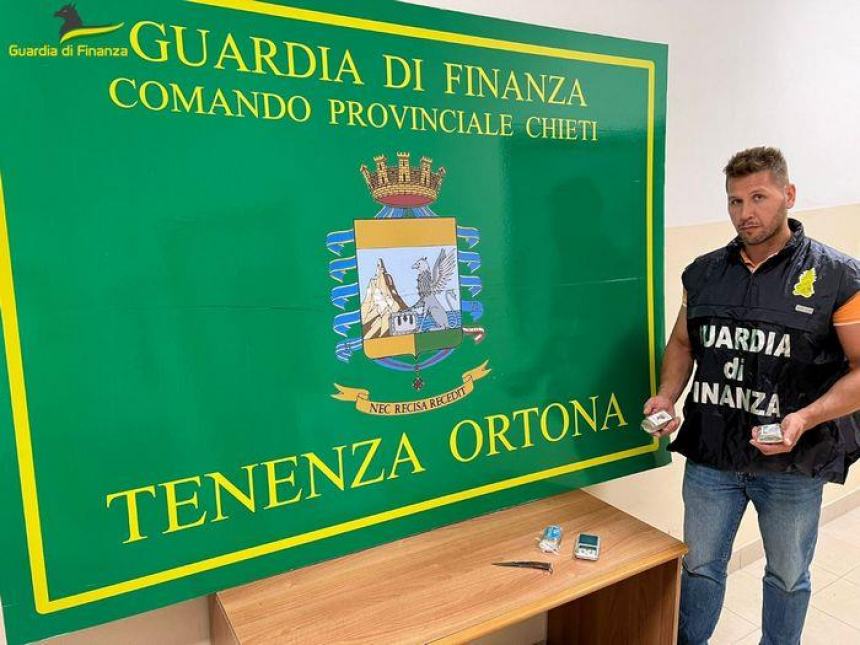 51enne di Ortona trovato in treno con 300 grammi di hashish, arrestato