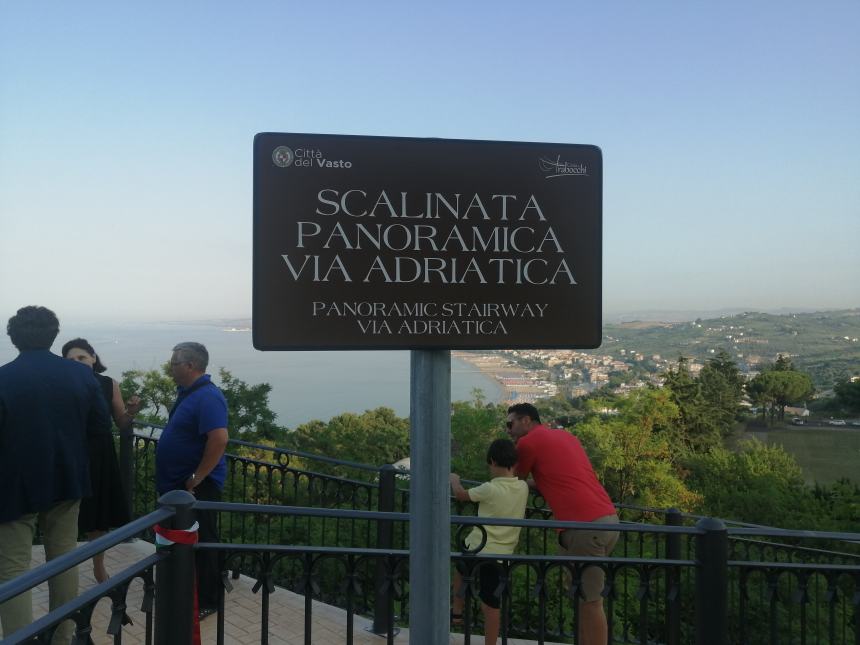 La scalinata di via Adriatica torna alla comunità dopo il consolidamento del costone 