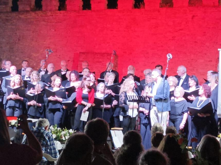 Emozioni ai Giardini d'Avalos grazie al coro "Giacomo Puccini" di Chieti 