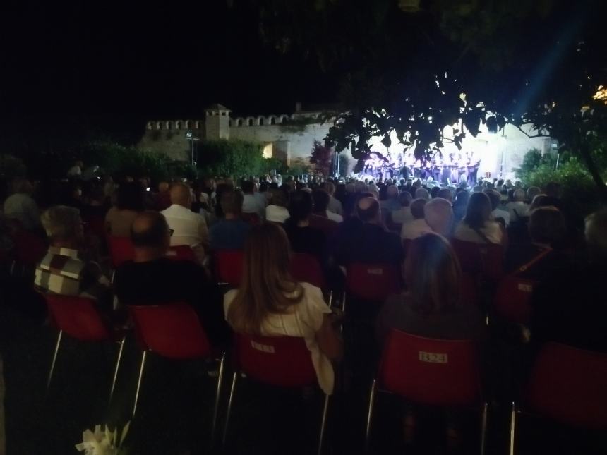 Emozioni ai Giardini d'Avalos grazie al coro "Giacomo Puccini" di Chieti 