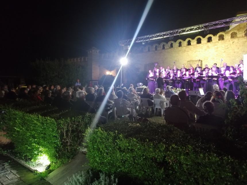 Emozioni ai Giardini d'Avalos grazie al coro "Giacomo Puccini" di Chieti 