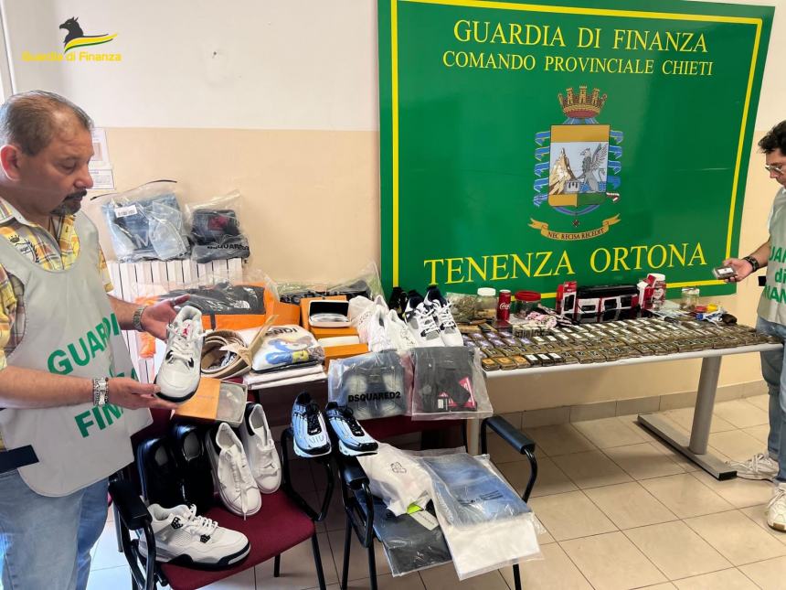 Arrestato un 20enne trovato in possesso di 9 kg. di droga e prodotti contraffatti