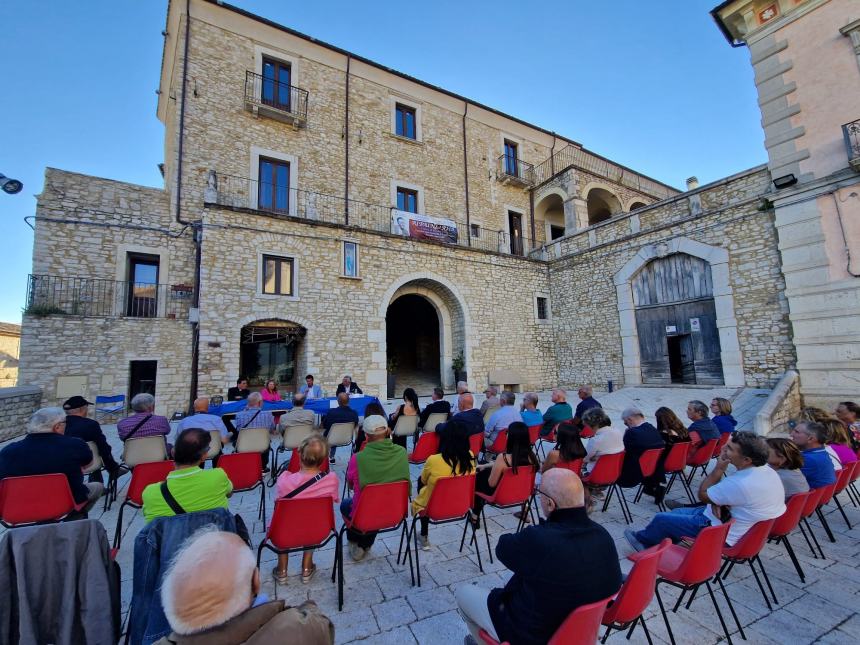 Successo a Ripabottoni per il libro di Gabriella Paduano