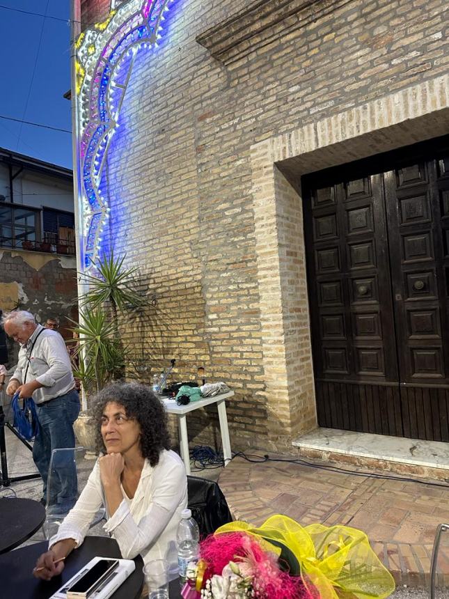 «Da ieri siamo tutti un po’ più ricchi», Portocannone accoglie Maria Grazia Calandrone