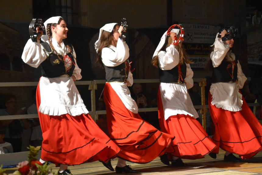 Il Festival internazionale del Folklore a Termoli: il gruppo di Agnone