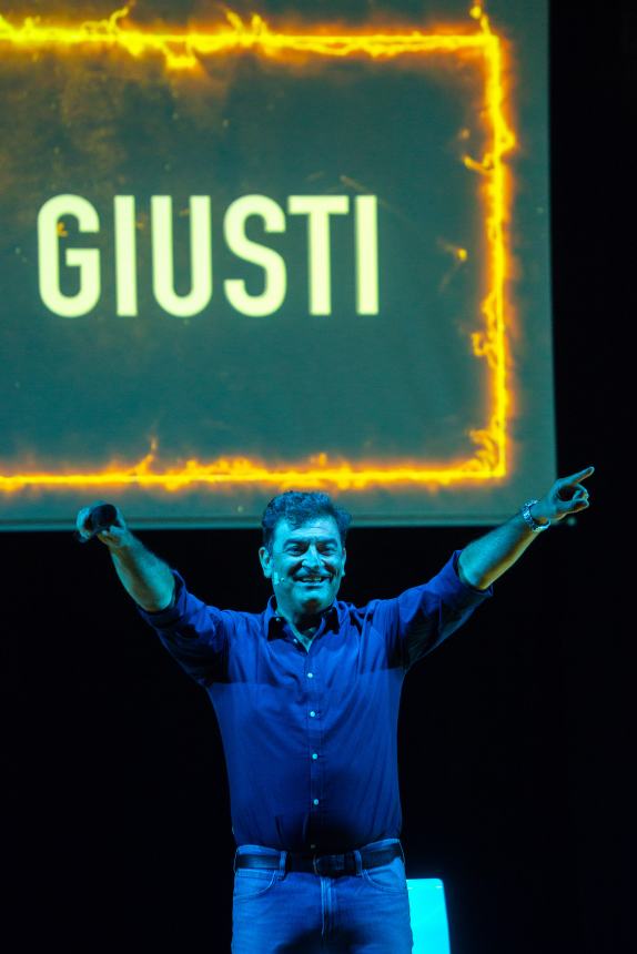 Festa del Ritorno: trionfo di simpatia con Max Giusti e Premio Petroro al Polo Mattioli