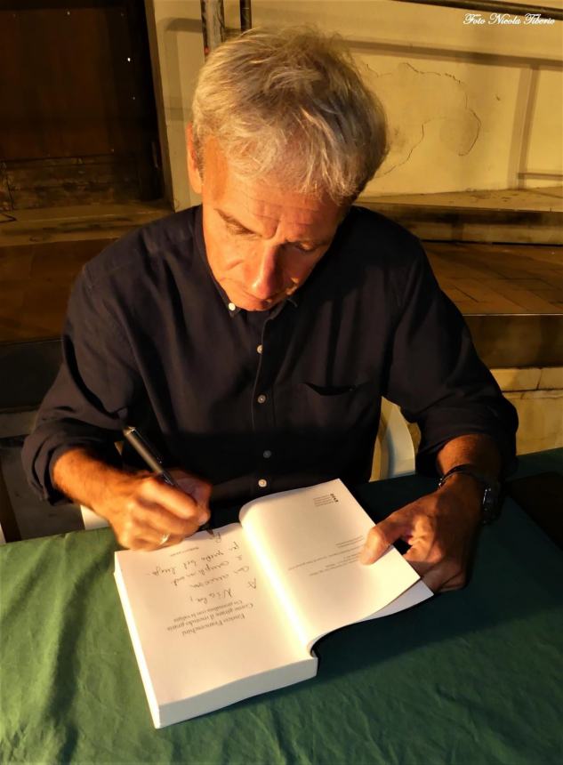 Presentata a  Casalbordino l’ultima fatica del giornalista Enrico Franceschini