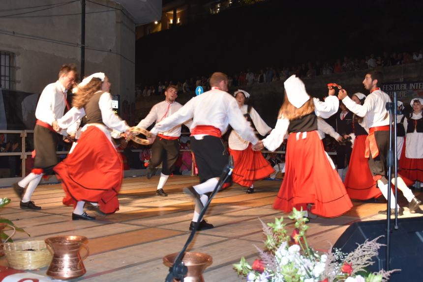 Il Festival internazionale del Folklore a Termoli: il gruppo di Agnone