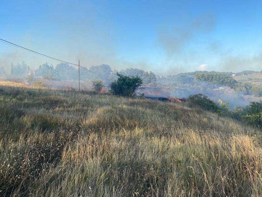 Rogo di boscaglia e sterpaglie in agro di Palmoli