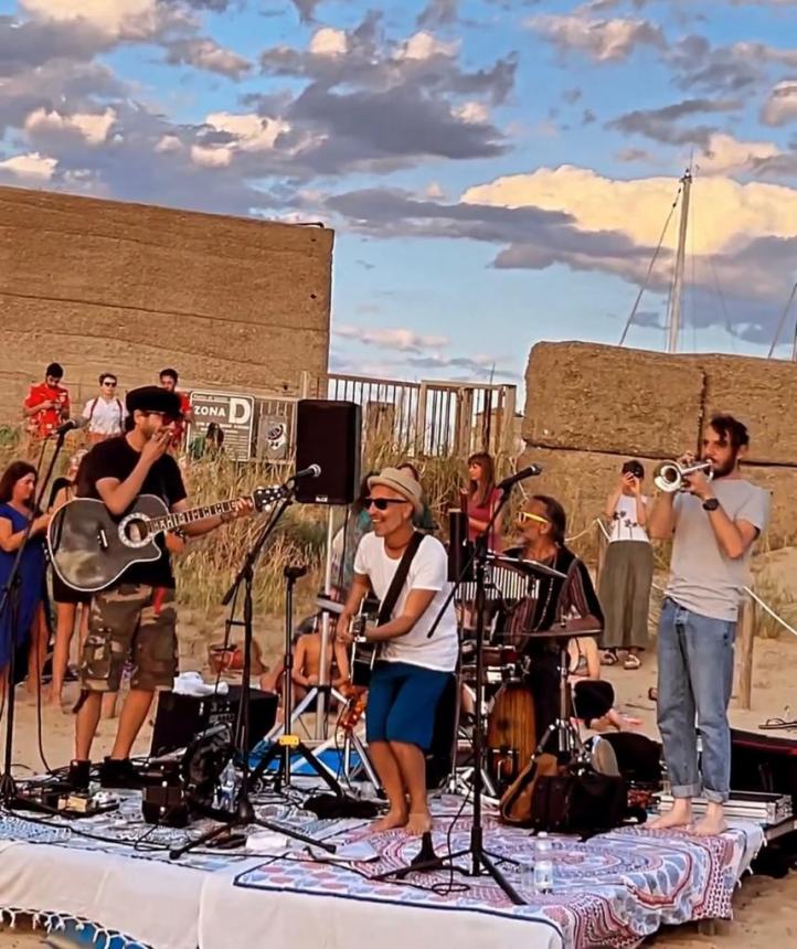 La musica folk della  Piccola Underground Orchestra incanta Punta Penna