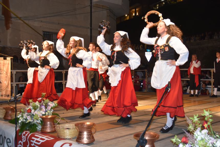 Il Festival internazionale del Folklore a Termoli: il gruppo di Agnone