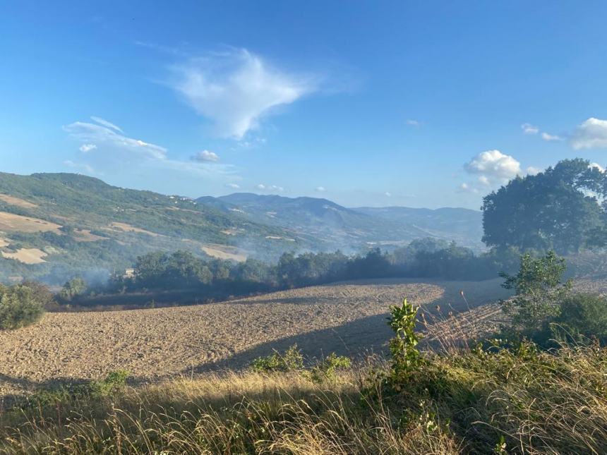 Rogo di boscaglia e sterpaglie in agro di Palmoli