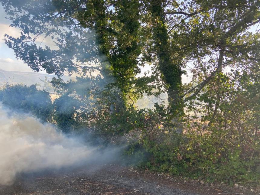 Rogo di boscaglia e sterpaglie in agro di Palmoli