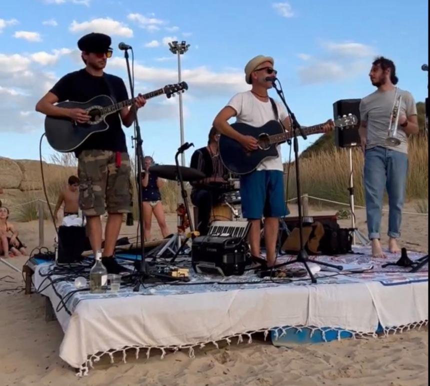 La musica folk della  Piccola Underground Orchestra incanta Punta Penna