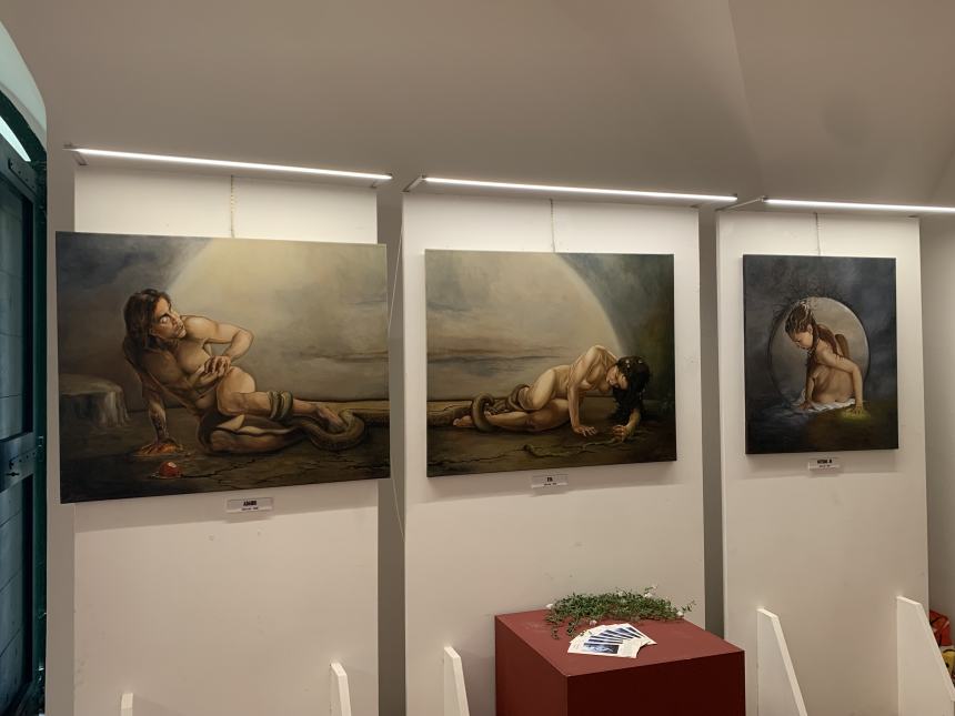 A Vasto la mostra “caravaggesca” di Lorella Ragnatelli: “Questa tecnica mi ha fatto ritrovare me stessa”