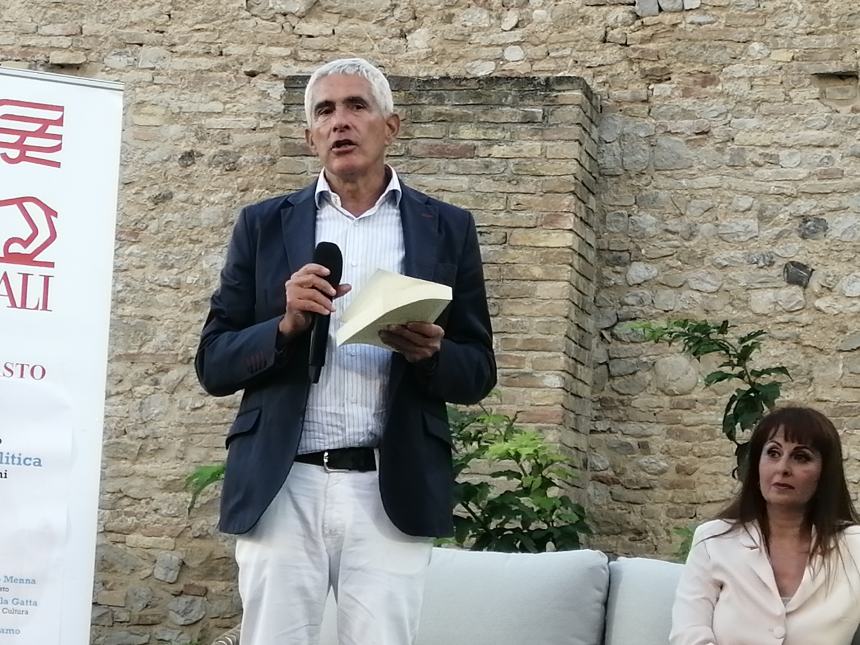  Casini: "Deve tornare una politica di competenza e radicamento territoriale"