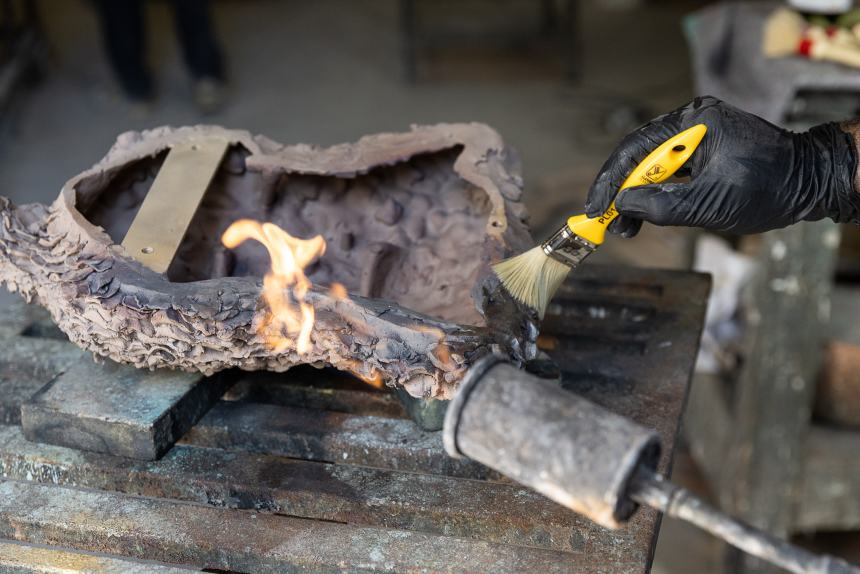 Maison de Salvatore Arancio Bruno, 2023 pour le Musée d'Art Contemporain MACTE de Termoli.  Traitement des carreaux de bronze à la fonderie 3V Art Fusion