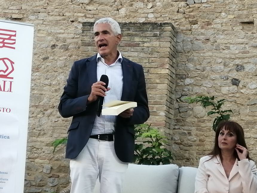  Casini: "Deve tornare una politica di competenza e radicamento territoriale"