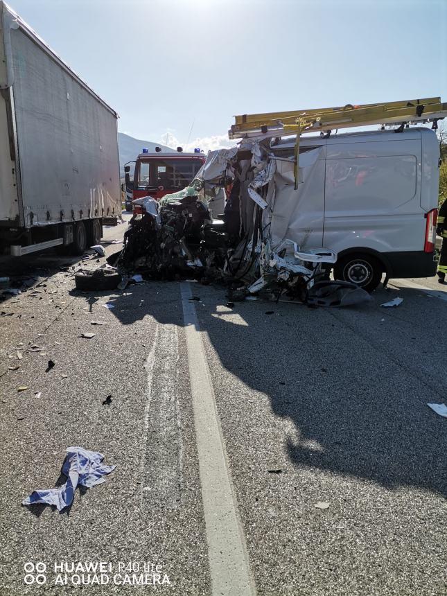 Scontro tra Tir e un Ford Transit, chiusa statale Bifernina