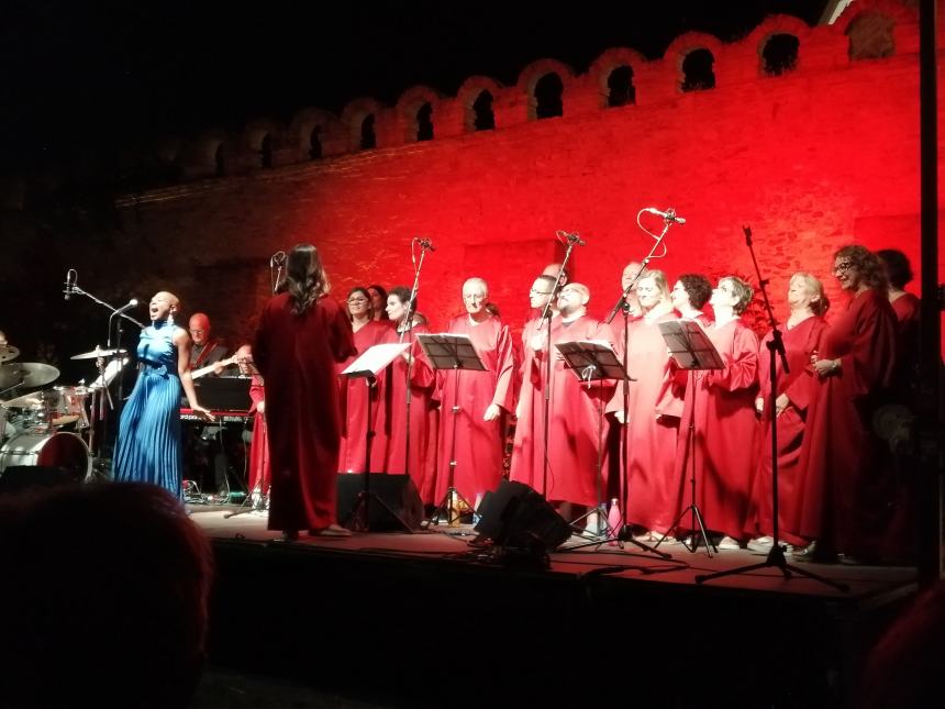 Applausi sotto le stelle per i "The New Gospel Choir": l'esibizione ai Giardini 