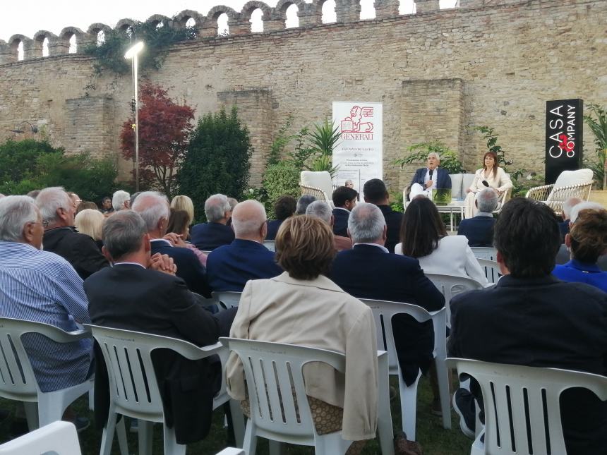  Casini: "Deve tornare una politica di competenza e radicamento territoriale"