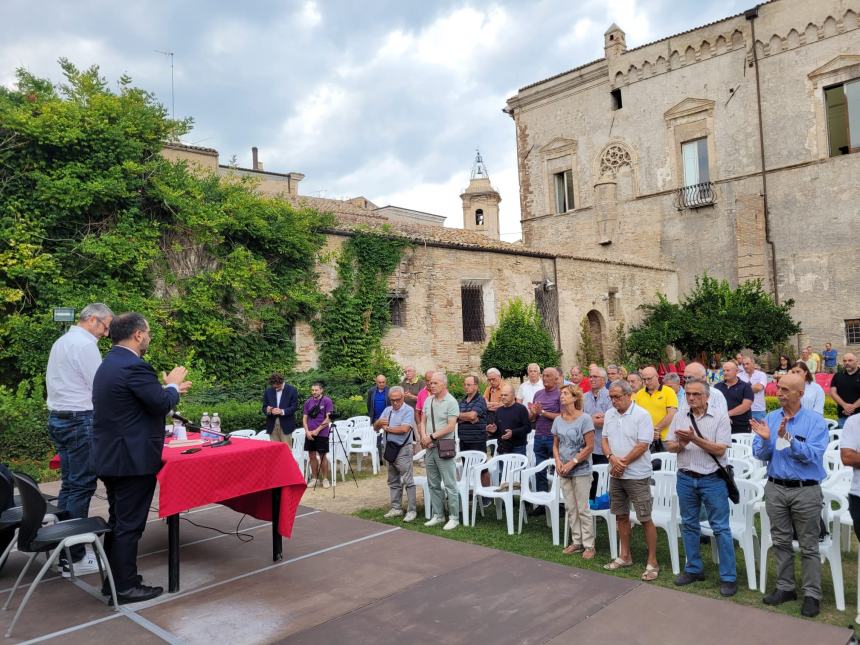 Il minuto di silenzio per la Sabino Esplodenti di Casalbordino 