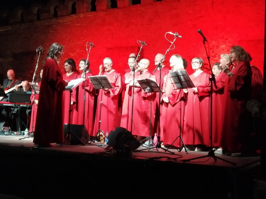 Applausi sotto le stelle per i "The New Gospel Choir": l'esibizione ai Giardini 