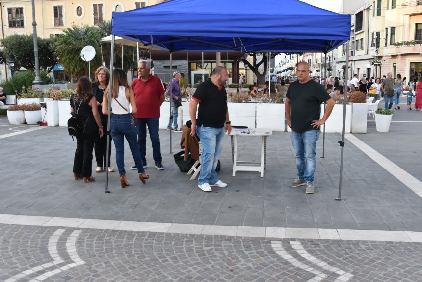 L'associazione "Schierarsi" debutta in piazza
