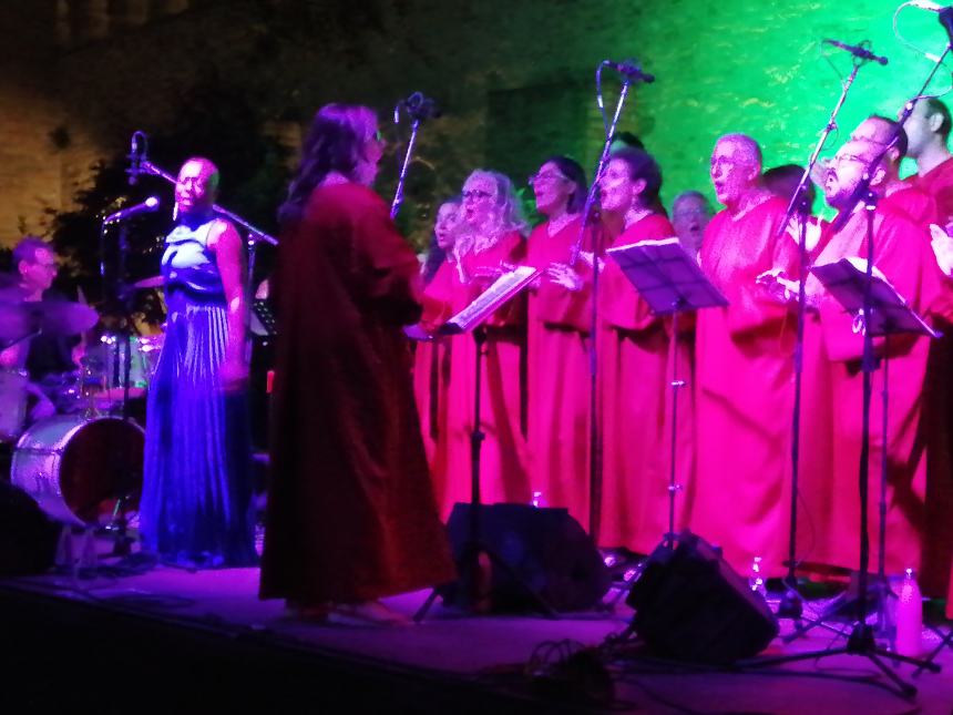 Applausi sotto le stelle per i "The New Gospel Choir": l'esibizione ai Giardini 