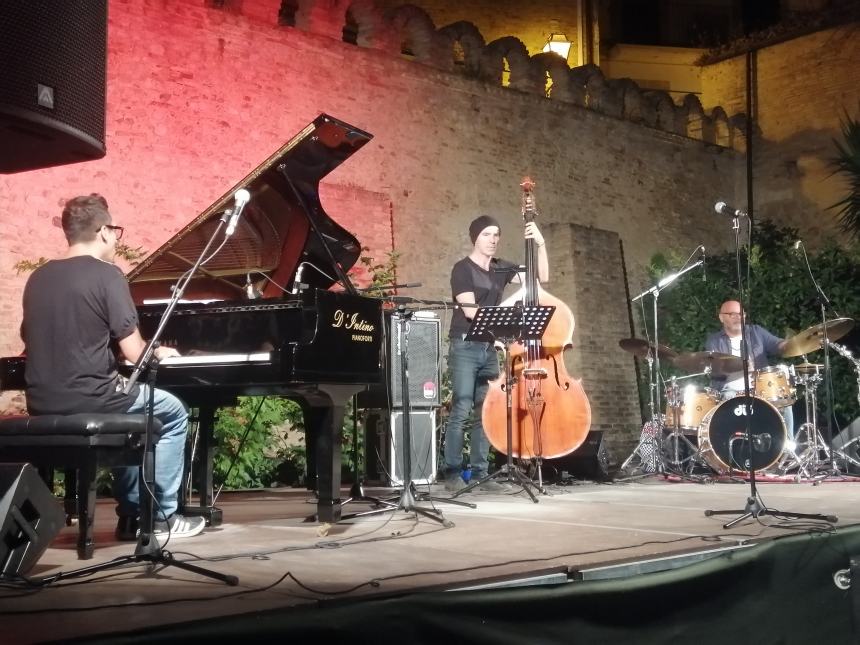 Standing ovation ai Giardini per il tributo ad Angelo Canelli con il Claudio Filippini Trio