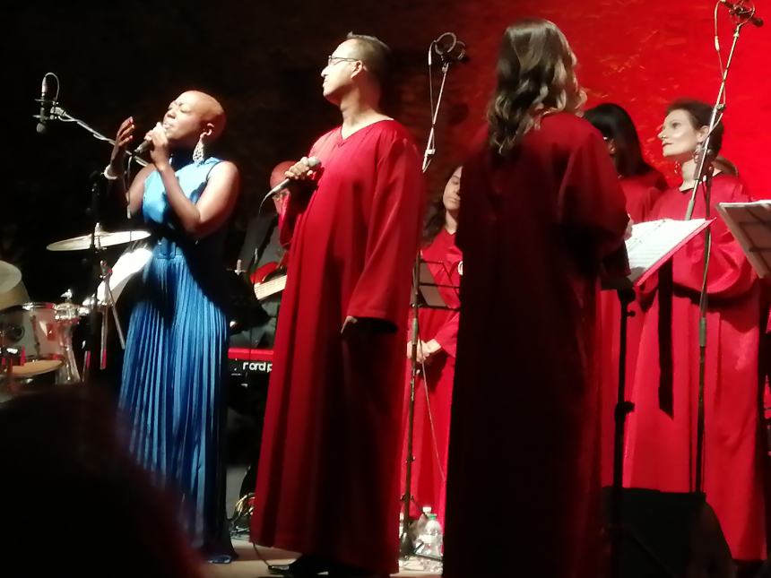 Applausi sotto le stelle per i "The New Gospel Choir": l'esibizione ai Giardini 