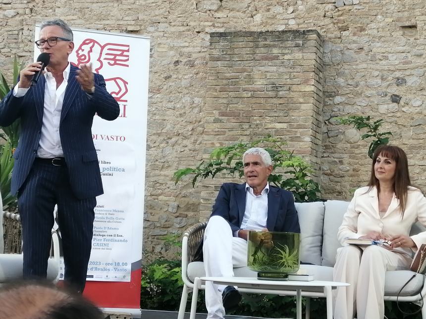  Casini: "Deve tornare una politica di competenza e radicamento territoriale"