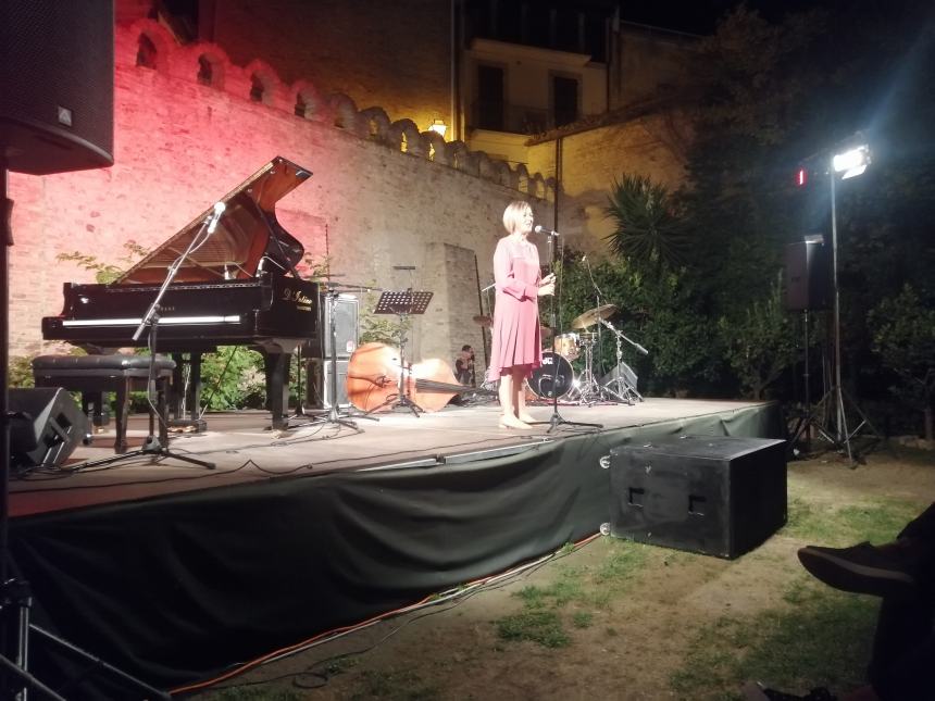 Standing ovation ai Giardini per il tributo ad Angelo Canelli con il Claudio Filippini Trio