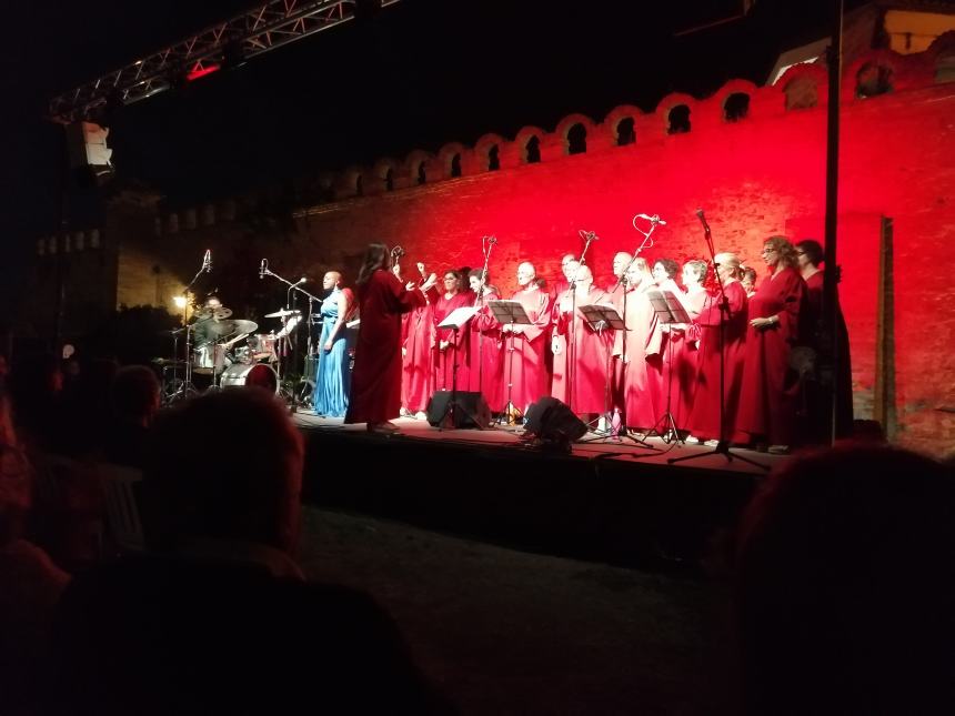 Applausi sotto le stelle per i "The New Gospel Choir": l'esibizione ai Giardini 