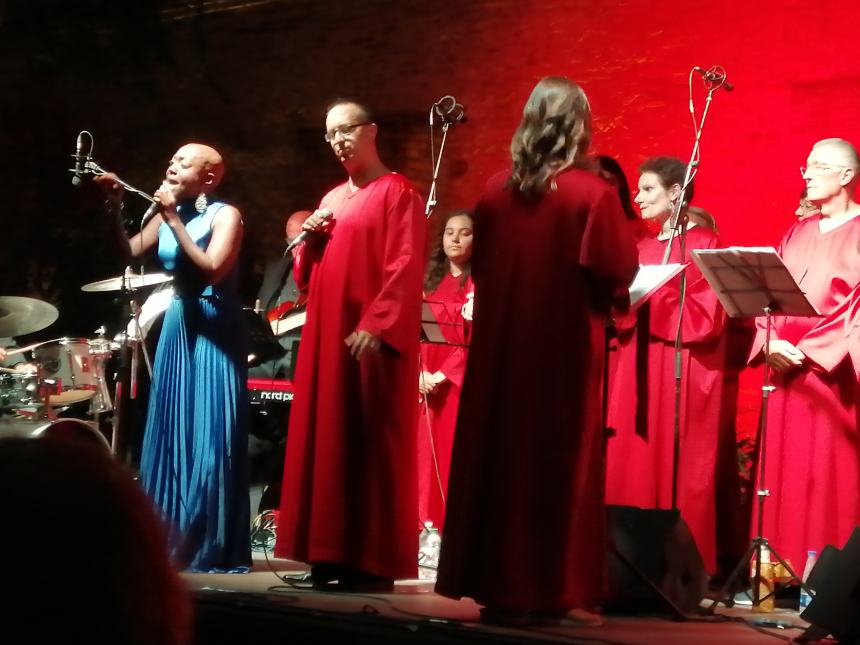 Applausi sotto le stelle per i "The New Gospel Choir": l'esibizione ai Giardini 