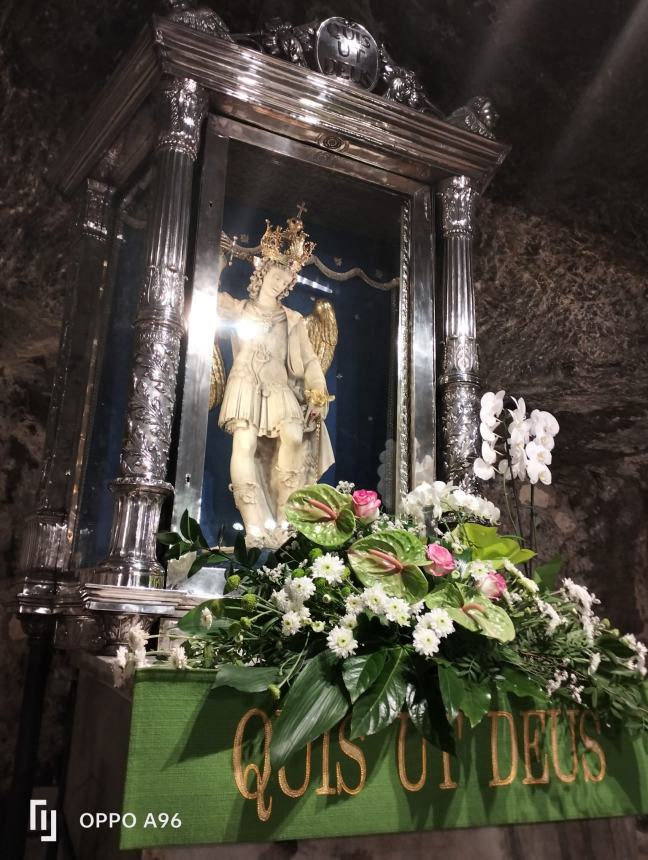 Don Elio Benedetto in concerto alla Grotta del Santuario di San Michele Arcangelo