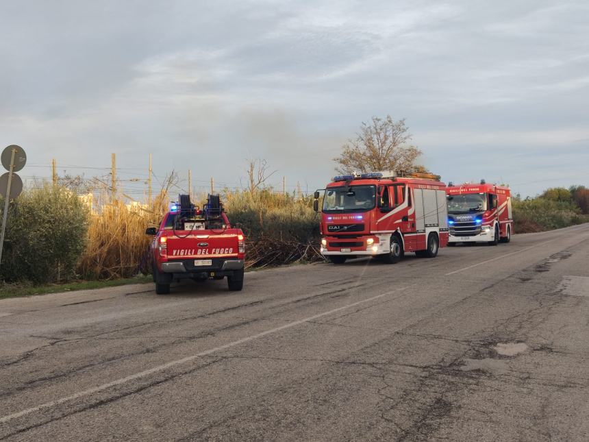 L'incendio in prossimità dei binari