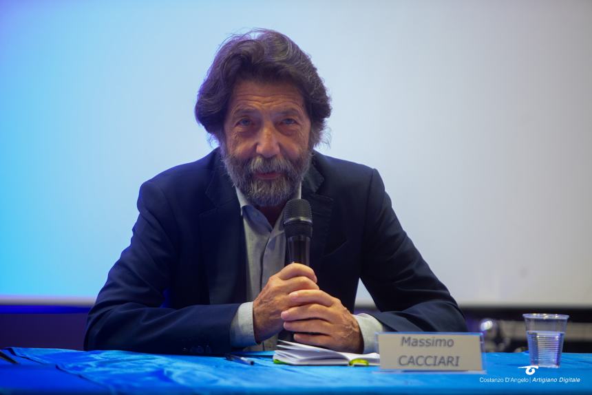 Massimo Cacciari: "Religione usata per mobilitare masse, uomini di fede dovrebbero insorgere" 