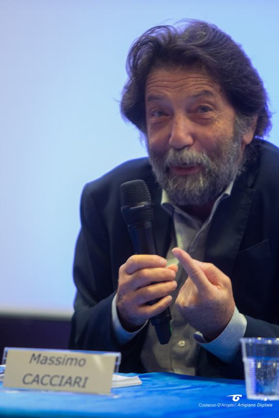 Massimo Cacciari: "Religione usata per mobilitare masse, uomini di fede dovrebbero insorgere" 