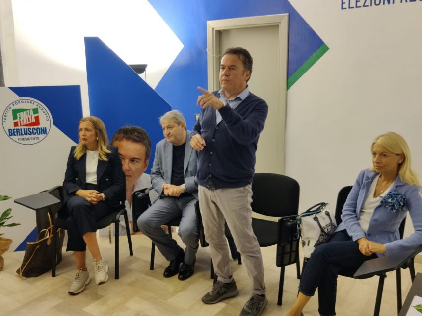 Marcovecchio inaugura la sede elettorale a San Salvo: "Sanità tra le priorità"