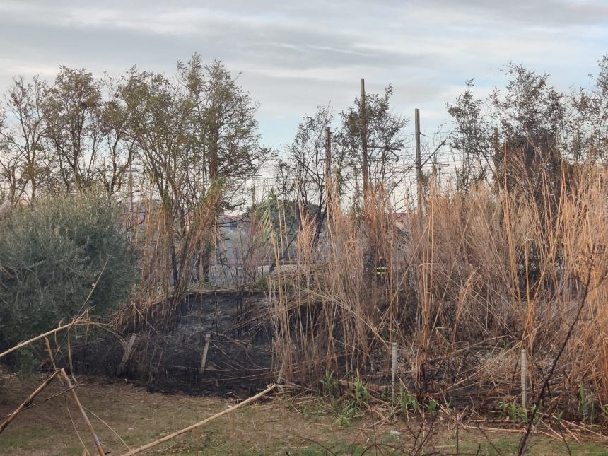 L'incendio in prossimità dei binari