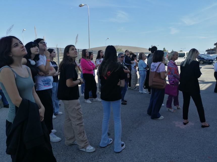 Nuovi murales colorano le scuole del Pantini-Pudente: "Ci siamo divertiti e uniti" 