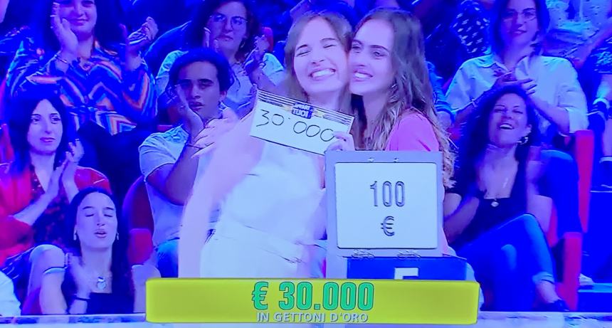 Le sorelle vastesi Simona e Sara Giancola vincono 30mila euro ad “Affari tuoi”