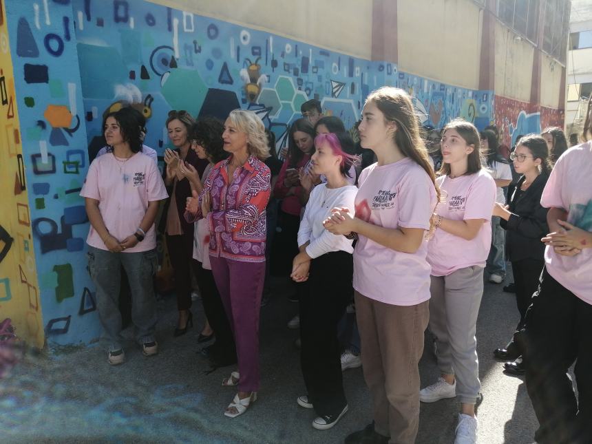 Nuovi murales colorano le scuole del Pantini-Pudente: "Ci siamo divertiti e uniti" 