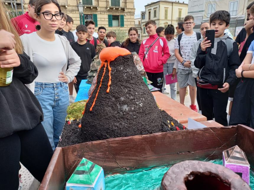 300 studenti vastesi in centro storico per i laboratori dedicati al pianeta Terra