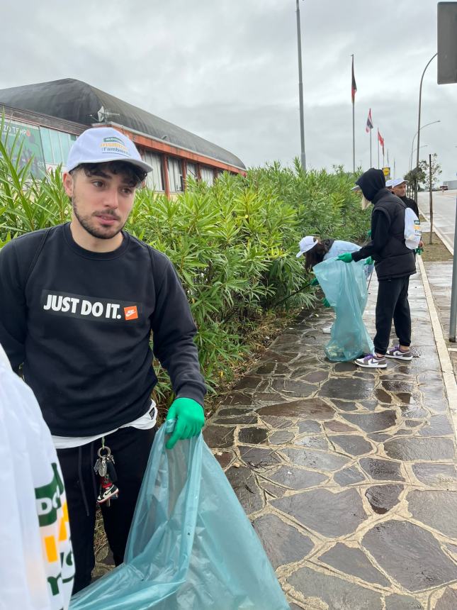 20 sacchi di rifiuti abbandonati: il bottino della raccolta promossa a Vasto da McDonald’s